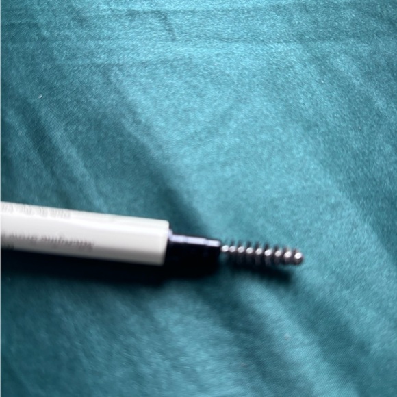 Victoria Beckham baby blade brow pencil in color Taupe - Picture 5 of 6